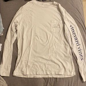 White long sleeve vineyard vines tshirt